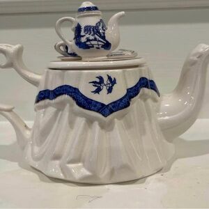 Paul Cardew Blue Willow Garden Table Teapot